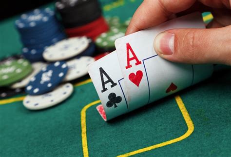 Estratégia de poker online